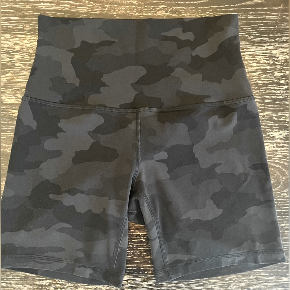 Lululemon-Align-High-Rise Short-Size 6-Camo Print